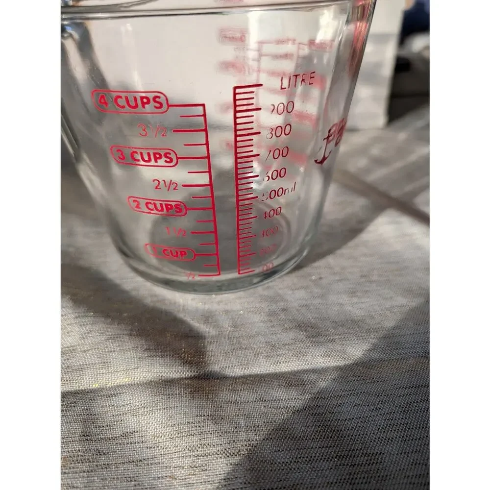 Measuring Cup, Anchor Hocking Glass 32 ozMeasuring Cup.